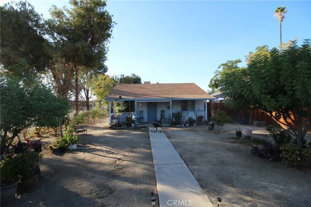 Photo of 593 W Main ST, San Jacinto, CA 92583 (MLS # DW26219891)