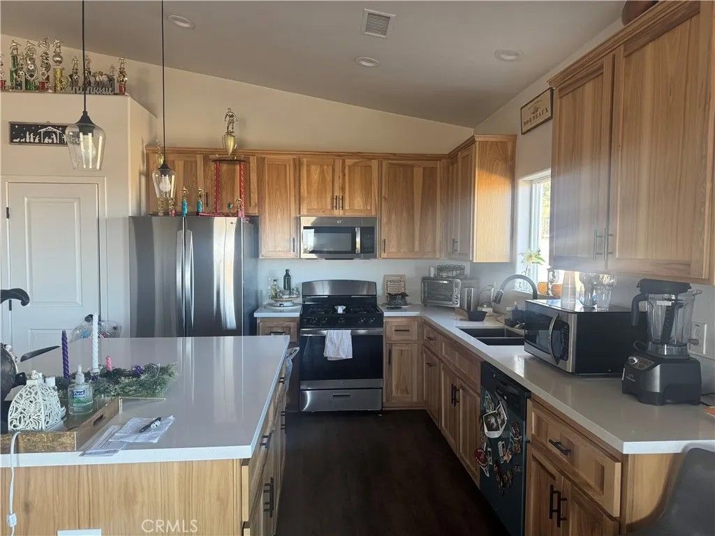 Photo of 8625 Flowerfield Rd, Phelan, CA 92371 (MLS # DW25278380)