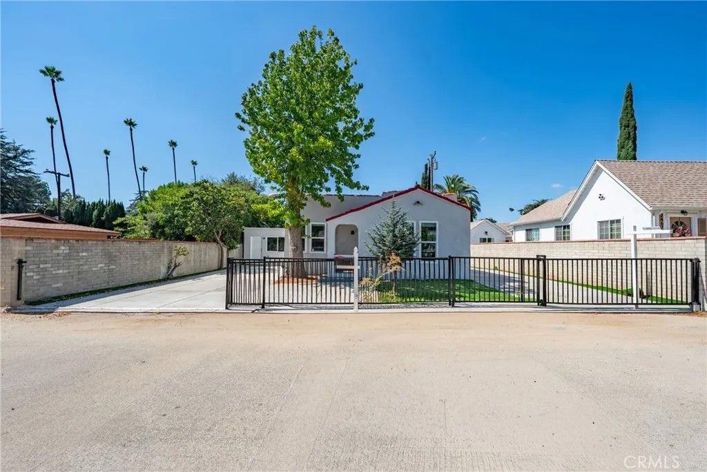 Photo of 2461 Saint Pierre, Altadena, CA 91001 (MLS # TR25277796)