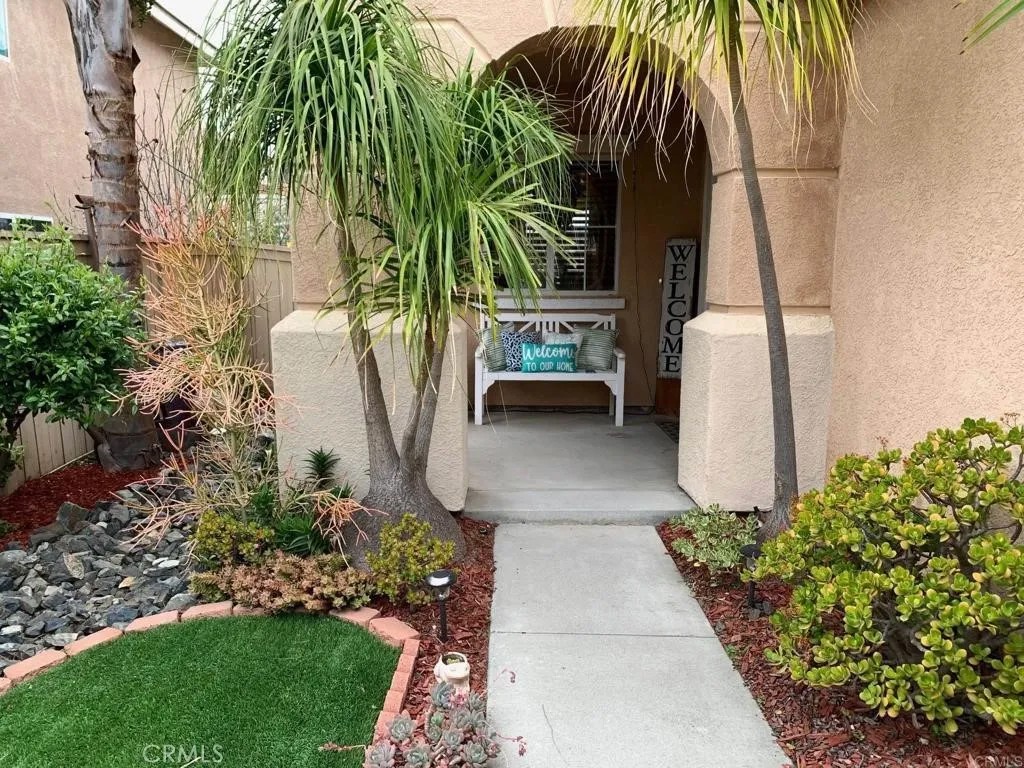 1242 Avenida Amistad