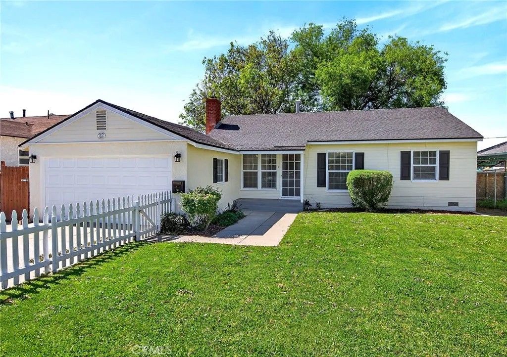 Photo of 6845 Barcelona Way, Riverside, CA 92504 (MLS # IG26057581)