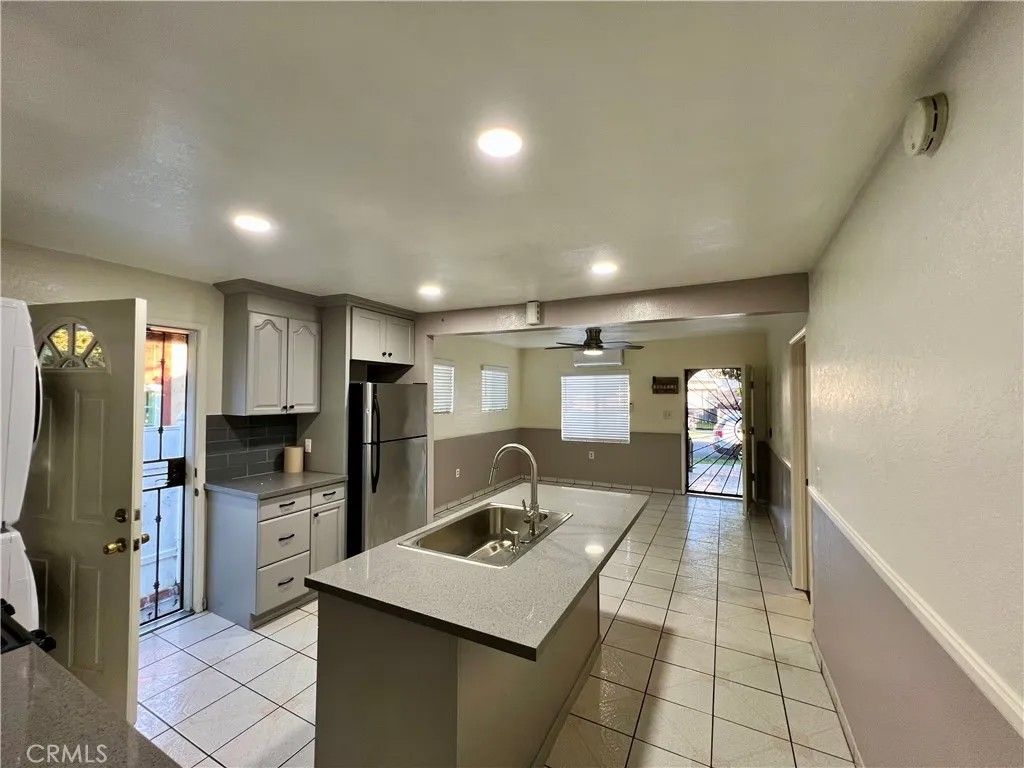 Photo of 9329 Elizabeth Ave, South Gate, CA 90280 (MLS # DW25265389)
