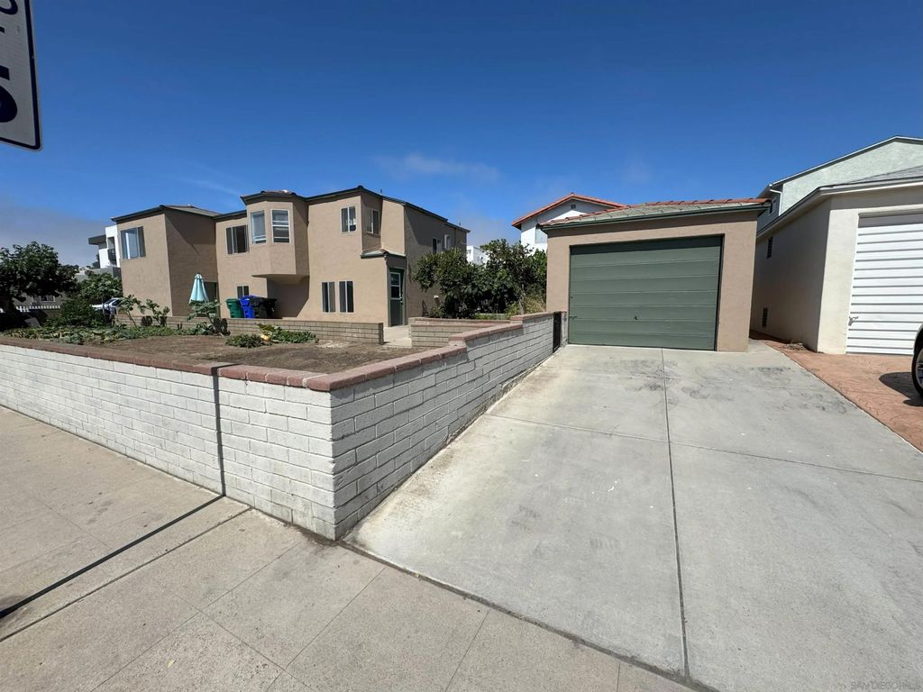 Photo of 3102 Fenelon St, San Diego, CA 92106 (MLS # 250043198)