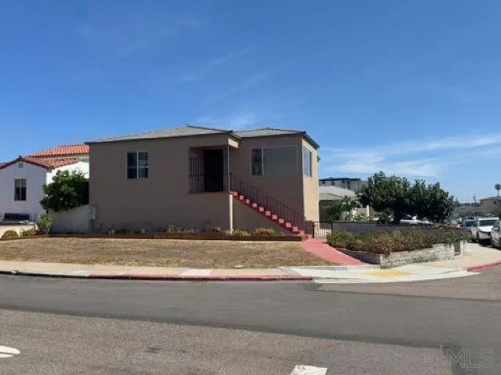 Photo of 3102 Fenelon St, San Diego, CA 92106 (MLS # 250043198)