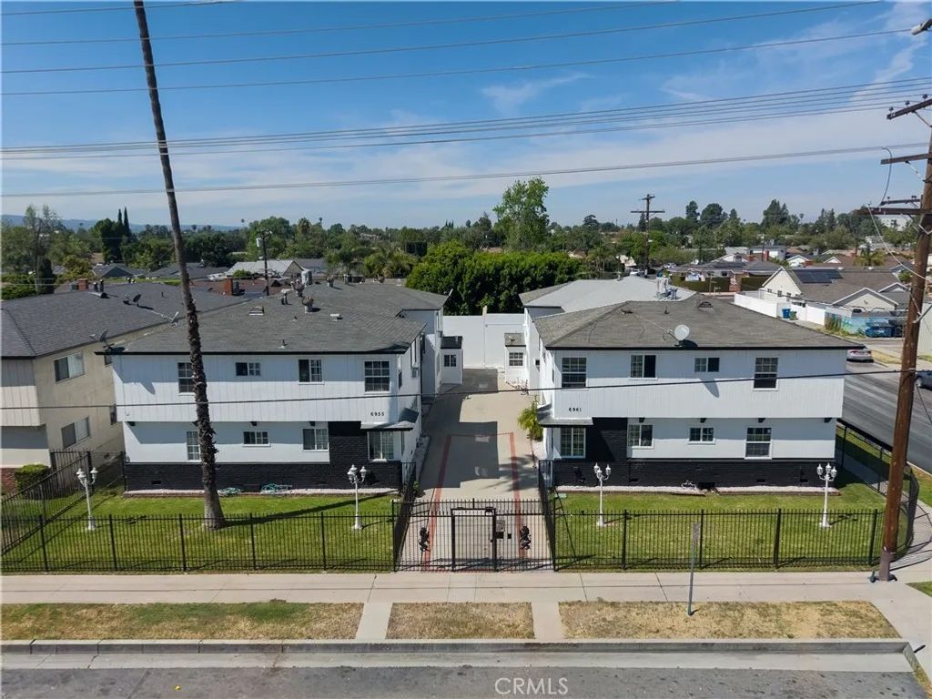 Photo of 6955 Fulton Avenue, North Hollywood, CA 91605 (MLS # GD26066764)