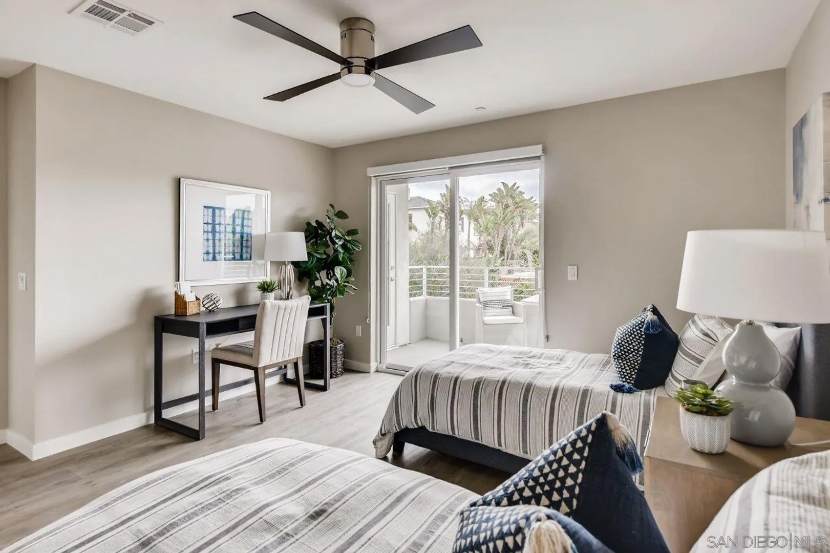3909 Voltaire St 310