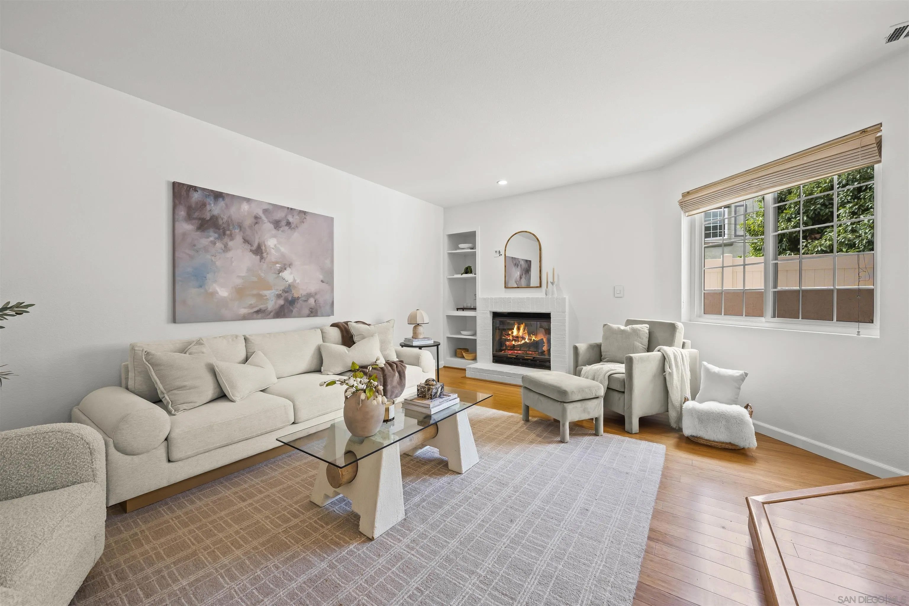 558 E Ave