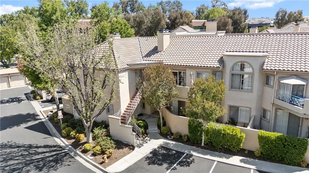 Photo of 23921 Del Monte Dr #34, Valencia, CA 91355 (MLS # SR26103923)