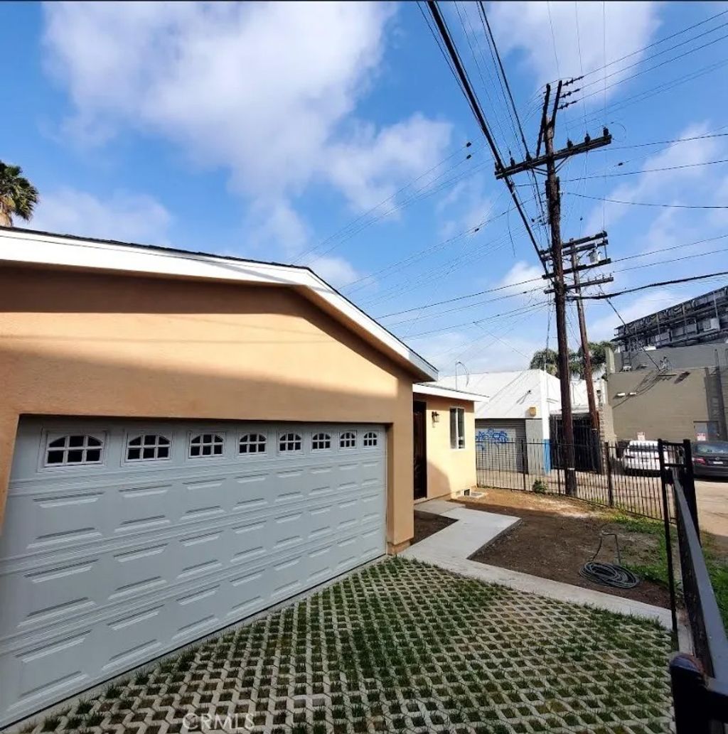 Photo of 3765 Globe, Los Angeles, CA 90066 (MLS # WS25271651)