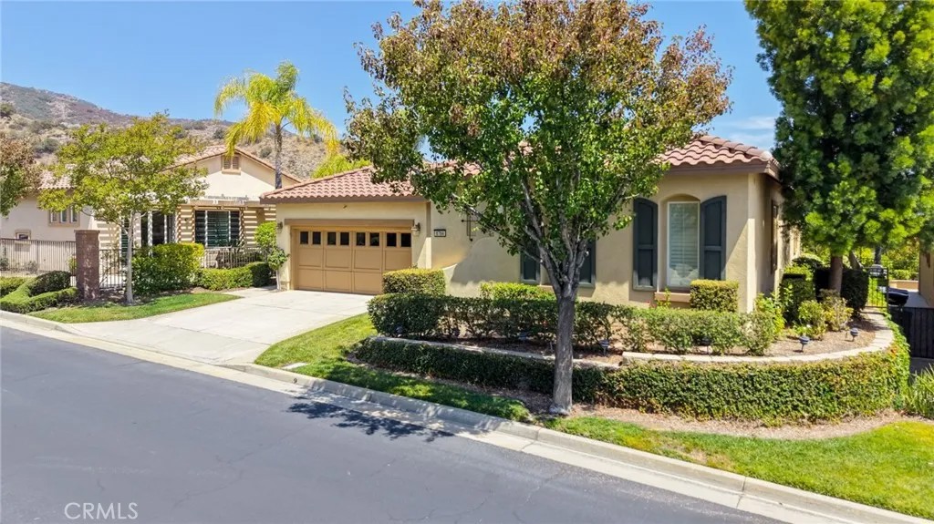 8784 Larkspur