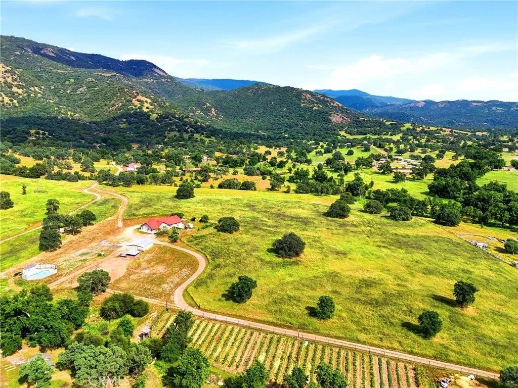 Photo of 39348 Dunlap Rd, Squaw Valley, CA 93675 (MLS # FR26080751)