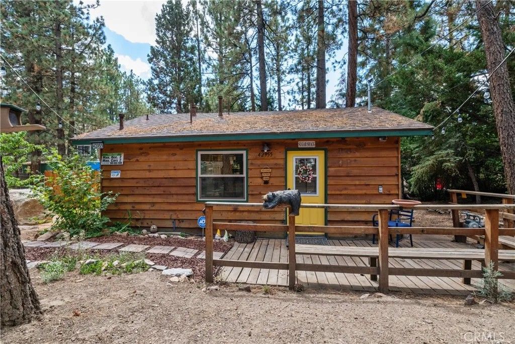 Photo of 42955 Encino Rd, Big Bear Lake, CA 92315 (MLS # PW26028173)