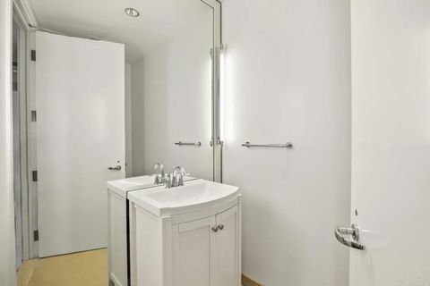 Tiny photo for 165 6Th Avenue #2504, San Diego, CA 92101 (MLS # NDP2505921)
