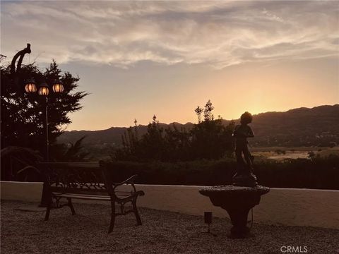 Photo of 8971 Moorcroft Ave, West Hills, CA 91304 (MLS # SR26085525)