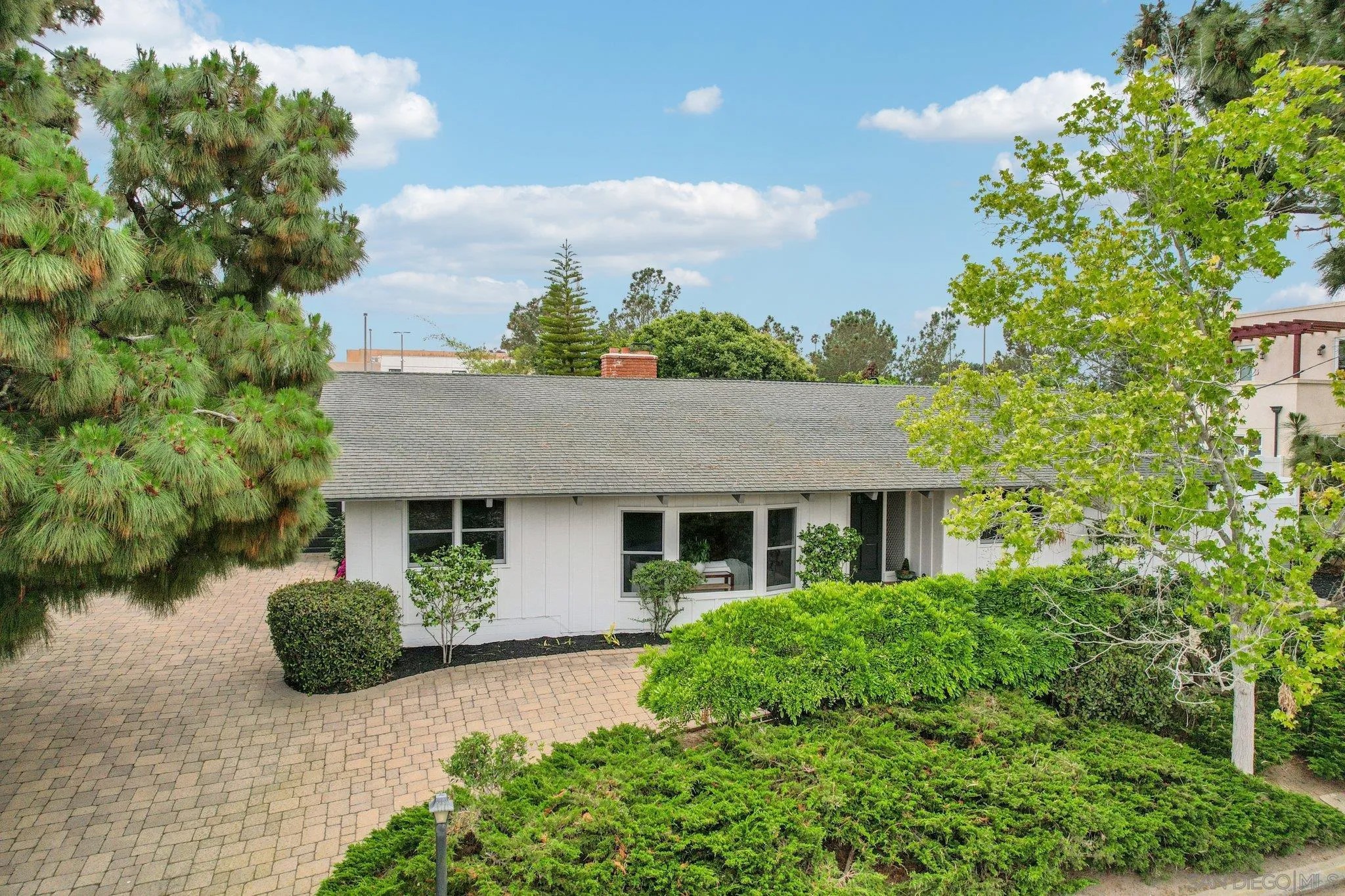 3727 Cedarbrae Lane