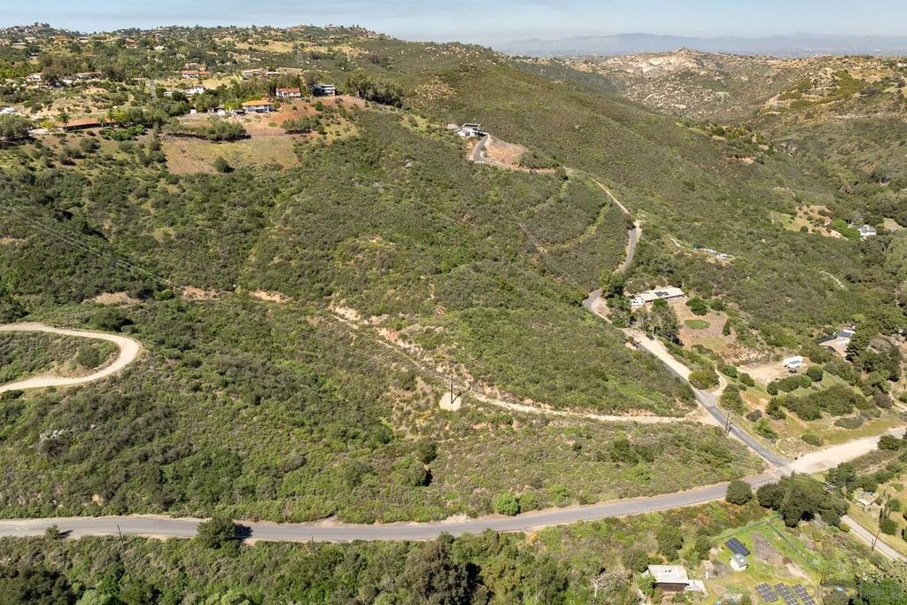 Photo of 27995 Cougar Pass Rd, Escondido, CA 92026 (MLS # 260006775)