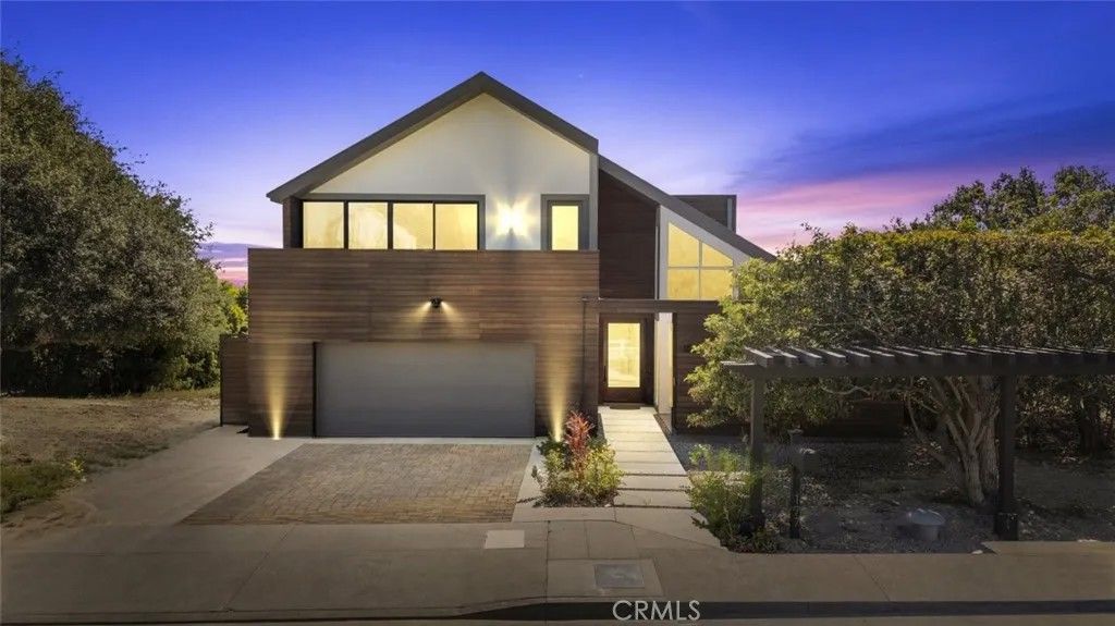 Photo of 18177 Knoll Hill, Granada Hills, CA 91344 (MLS # SR26066628)