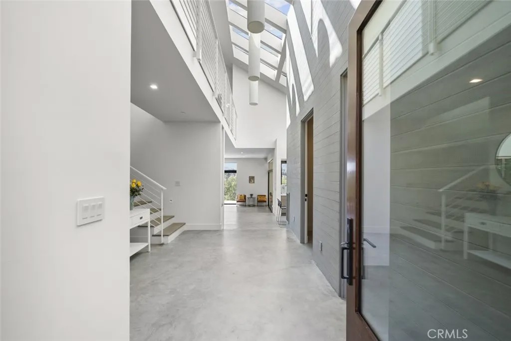 18177 Knoll Hill