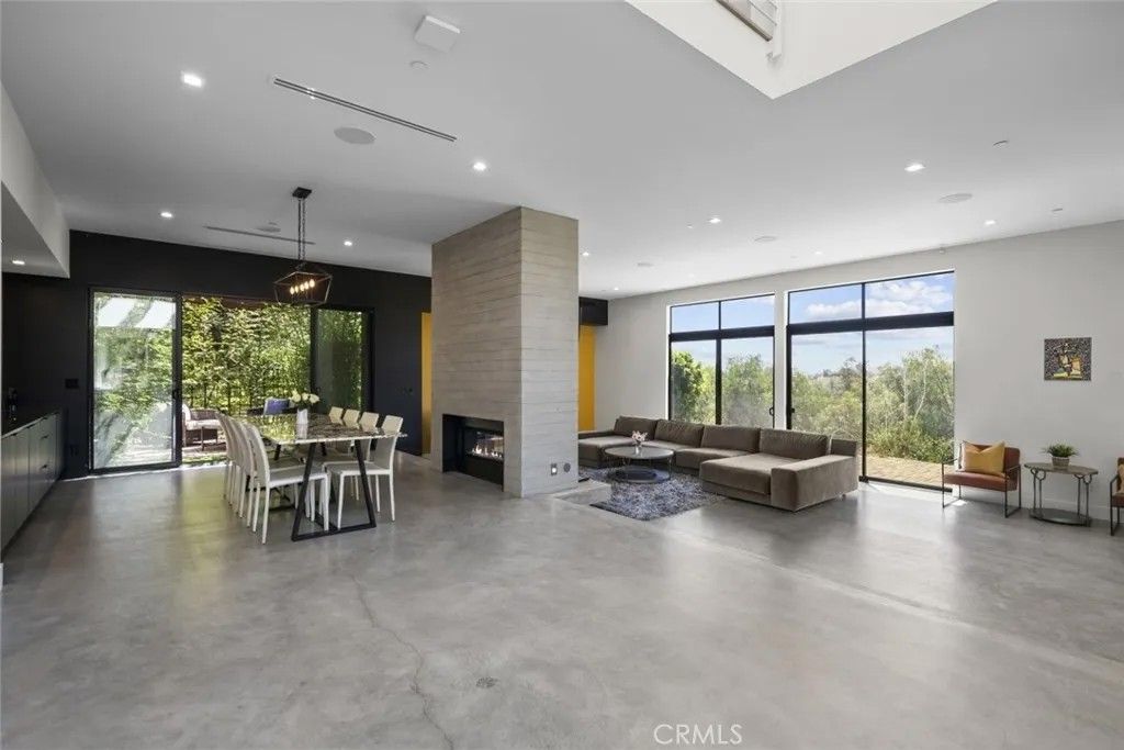 Photo of 18177 Knoll Hill, Granada Hills, CA 91344 (MLS # SR26066628)