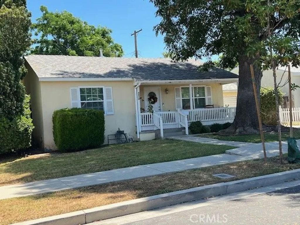 Photo of 5934 White Oak Ave, Encino, CA 91316 (MLS # SR26074584)