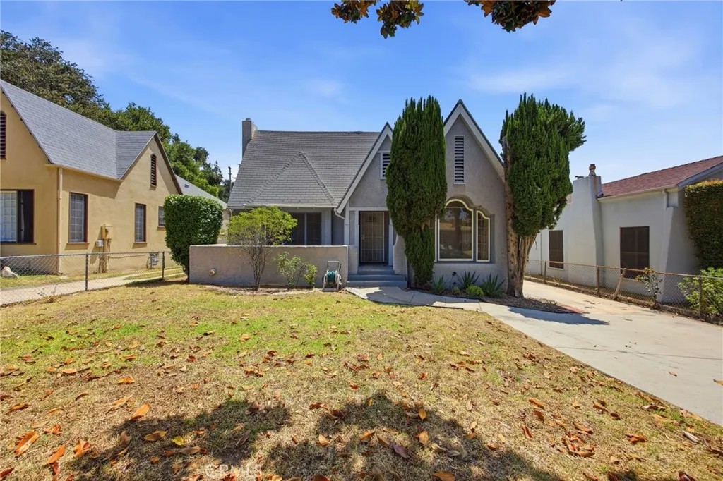 1250 N El Molino Avenue