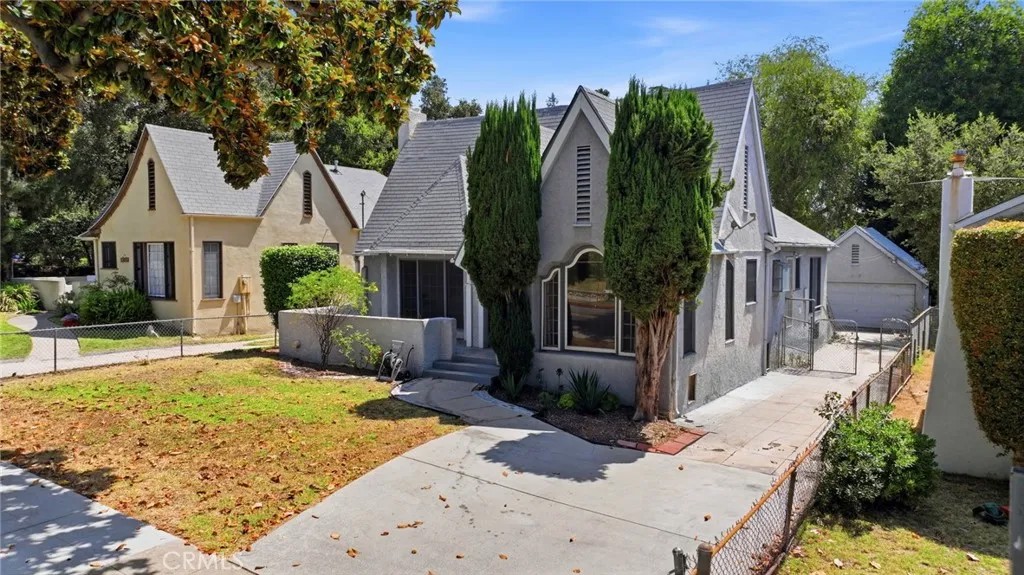 1250 N El Molino Avenue