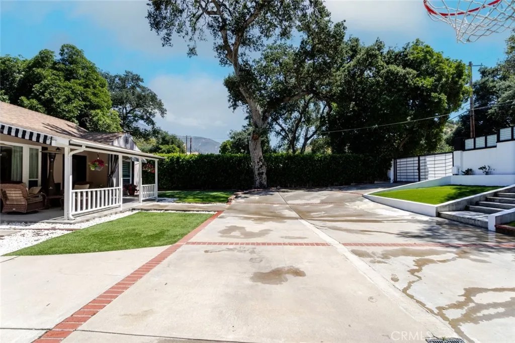 7284 Saint Estaban Street