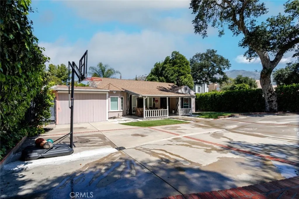 7284 Saint Estaban Street