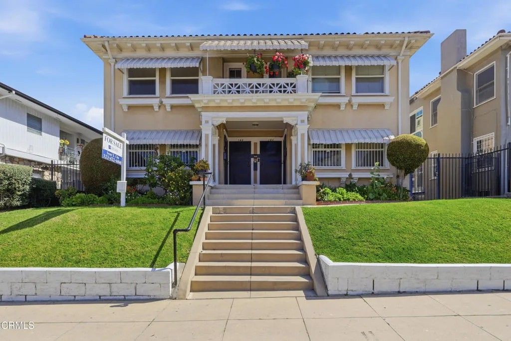 Photo of 142 S Manhattan Place, Los Angeles, CA 90004 (MLS # P1-26354)