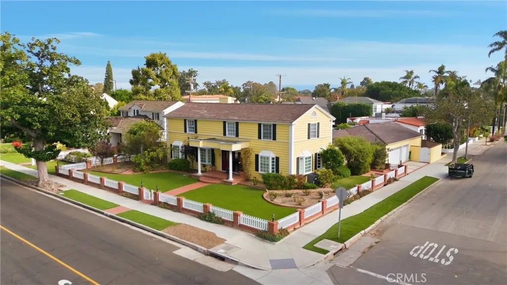 Photo of 800 Santiago Ave, Long Beach, CA 90804 (MLS # PW25255051)