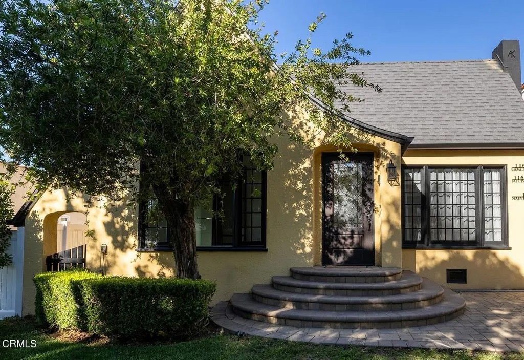 Photo of 1161 Ruberta Avenue, Glendale, CA 91201 (MLS # P1-25448)