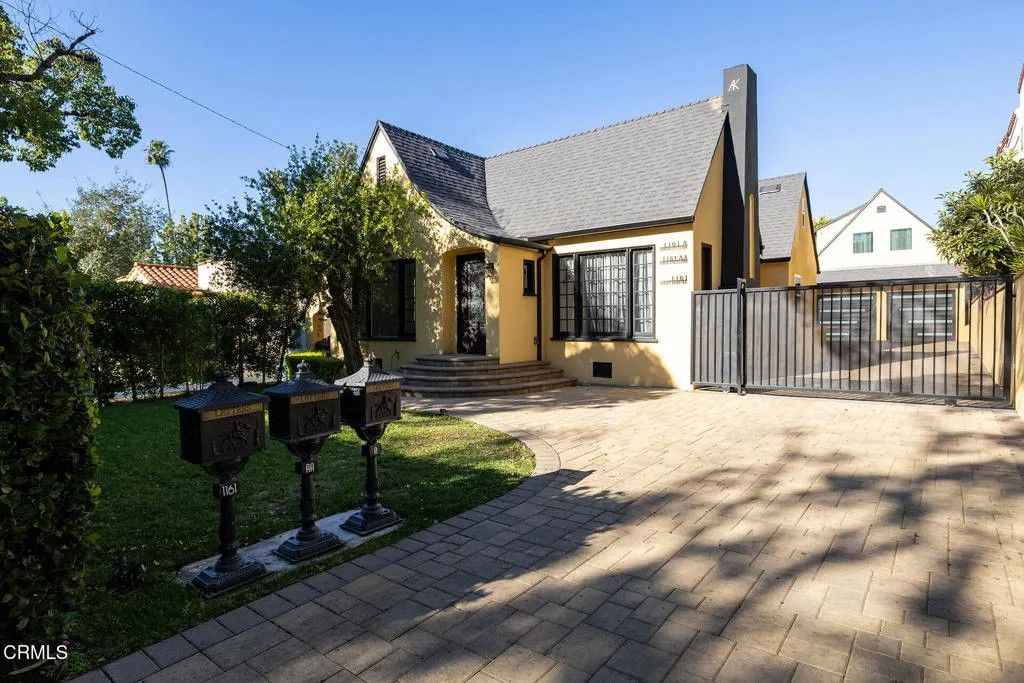 Photo of 1161 Ruberta Avenue, Glendale, CA 91201 (MLS # P1-25448)