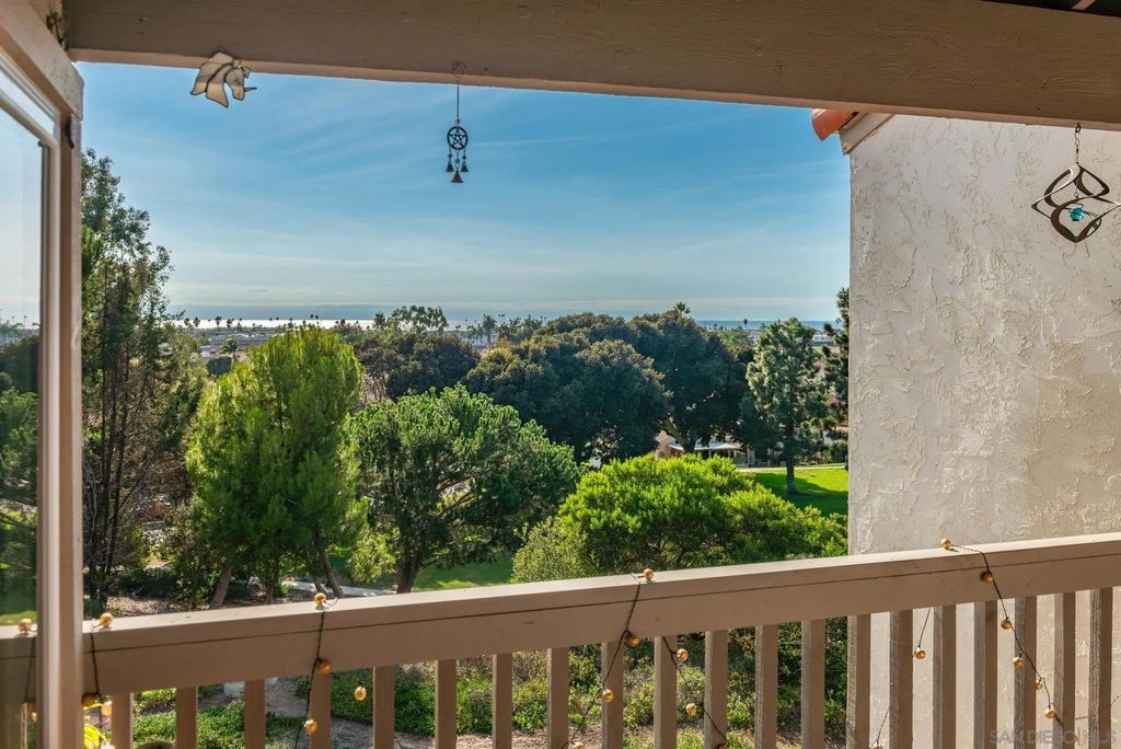 Photo of 907 Caminito Estrada #E, Carlsbad, CA 92011 (MLS # 250042934)