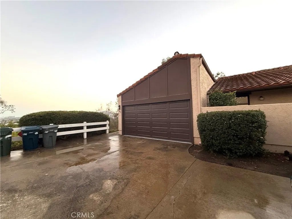 2055 Earl Glen