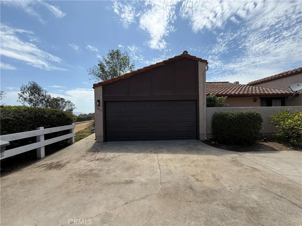 2055 Earl Glen