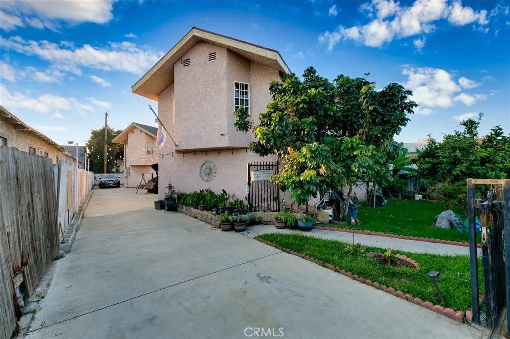 Photo of 1935 Olive Ave, Long Beach, CA 90806 (MLS # PW25250552)