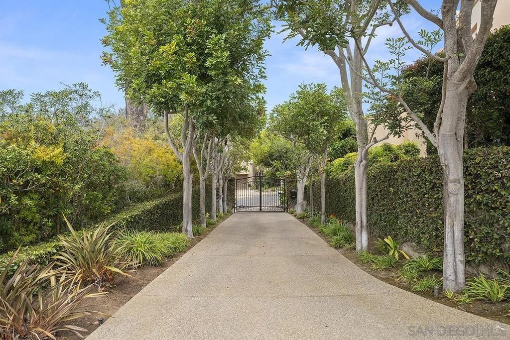 Photo of 7612 Hillside Dr, La Jolla, CA 92037 (MLS # 260013964)