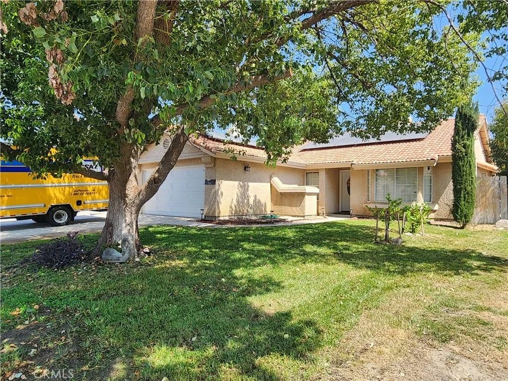 Photo of 1066 Gloria Dr, Hemet, CA 92545 (MLS # CV26005291)