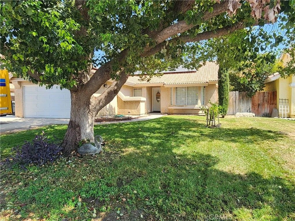 Photo of 1066 Gloria Dr, Hemet, CA 92545 (MLS # CV26005291)