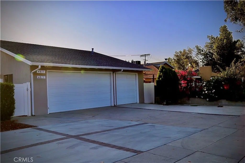 Photo of 4813 Topanga Canyon, Woodland Hills, CA 91364 (MLS # SR26084198)