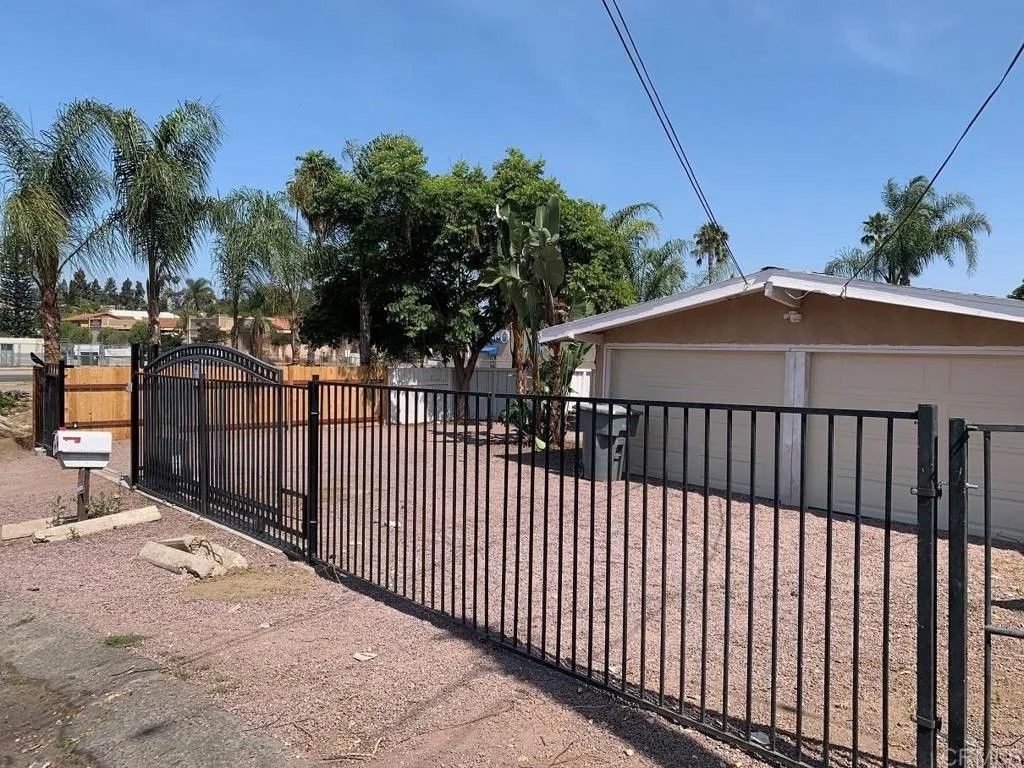 Photo of 122 Eaton Way, Vista, CA 92084 (MLS # NDP2602487)