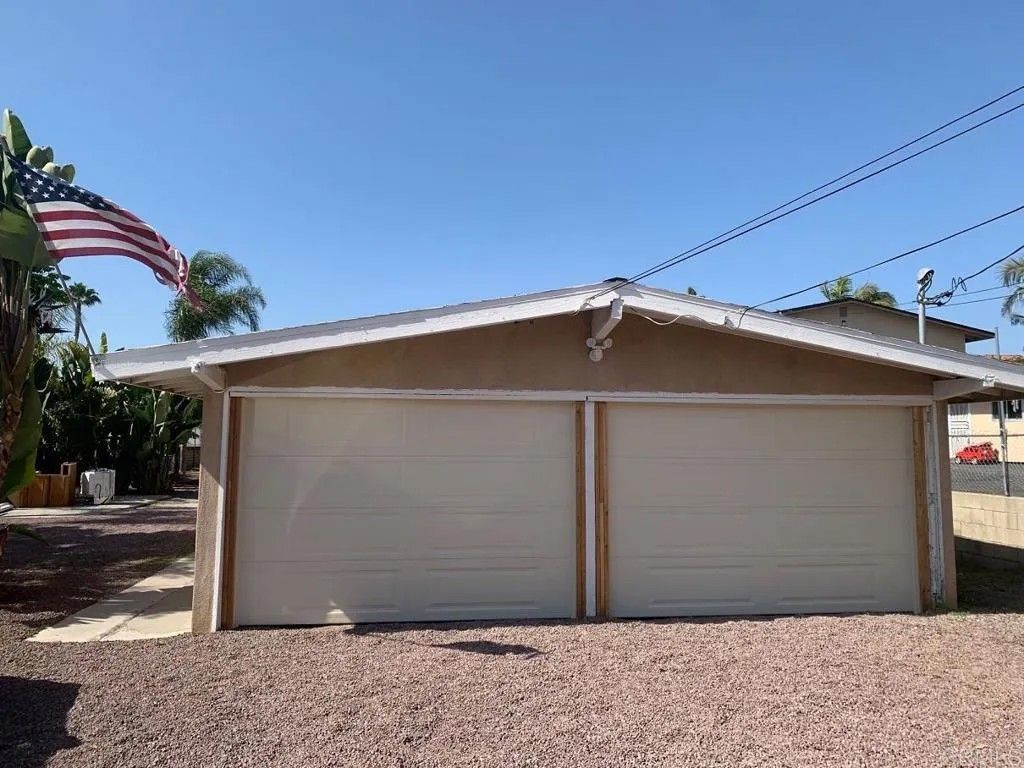 Photo of 122 Eaton Way, Vista, CA 92084 (MLS # NDP2602487)