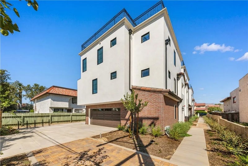 220 W Mission C