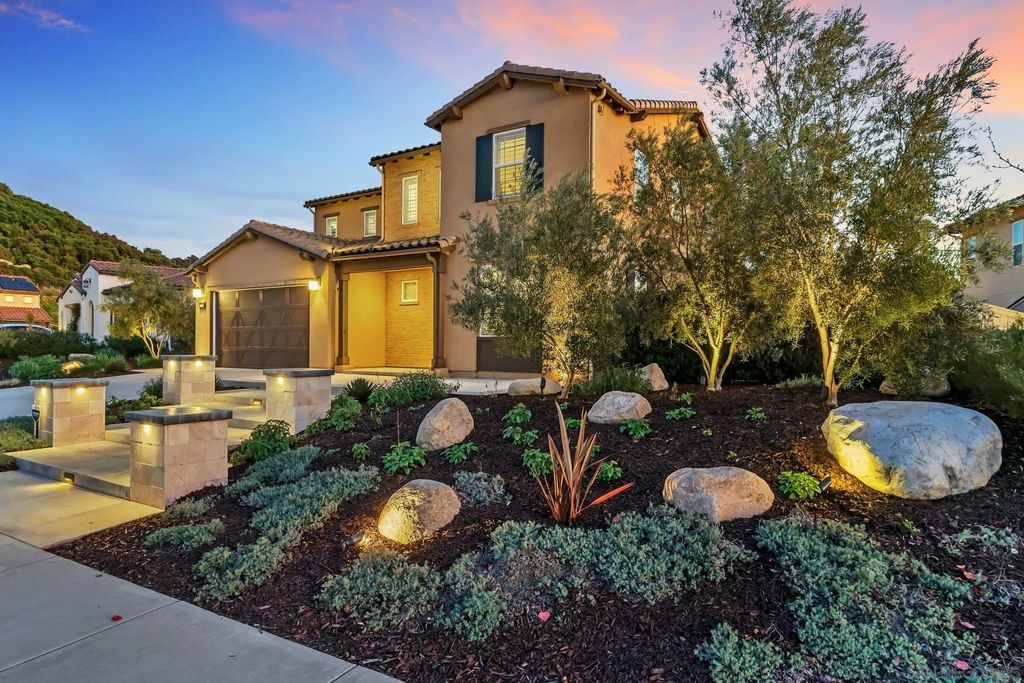 Photo of 1128 Witherby Ln, Escondido, CA 92026 (MLS # 260001621)