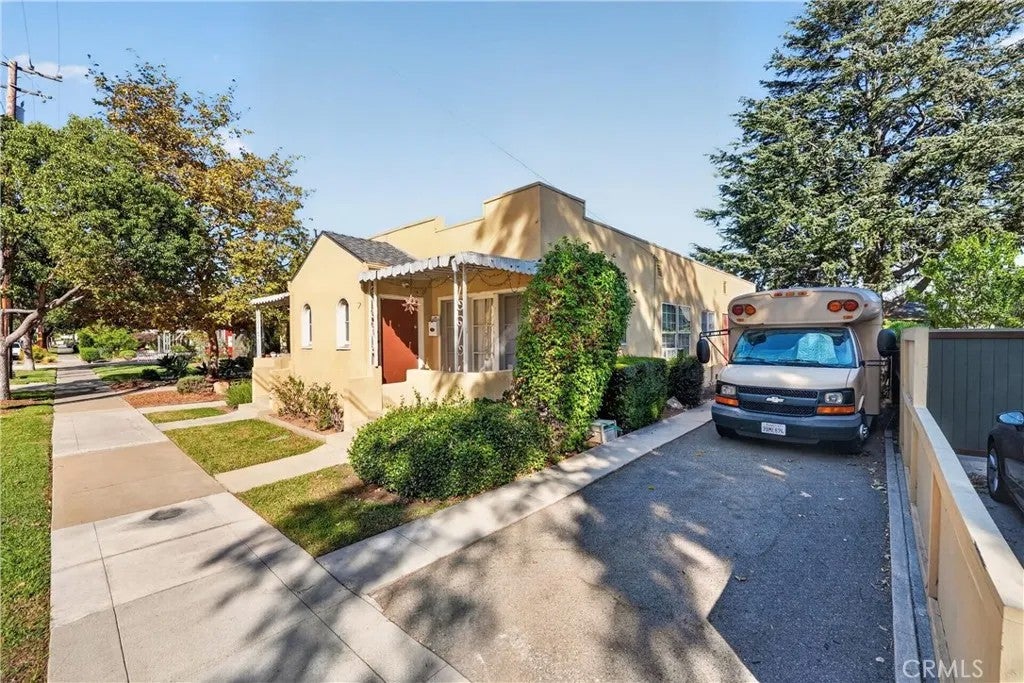 413 N Center