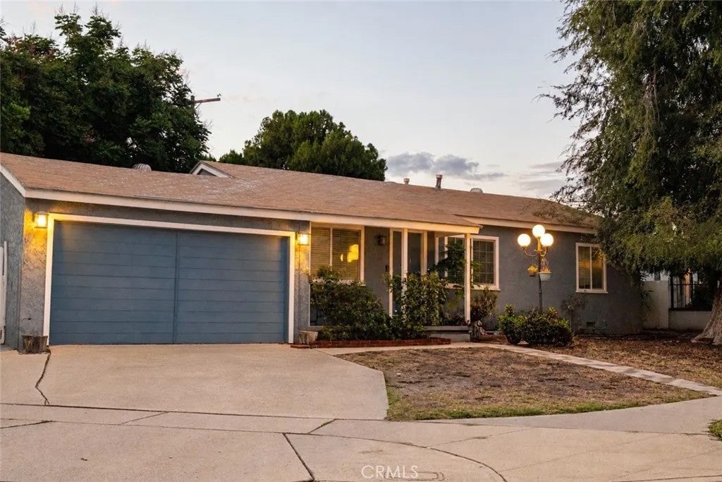Photo of 8330 Stansbury Avenue, Panorama City, CA 91402 (MLS # SR26197312)