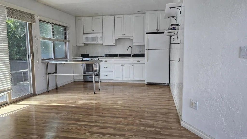 Photo of 735 Avocado Court #Guest House, Del Mar, CA 92014 (MLS # NDP2511105)