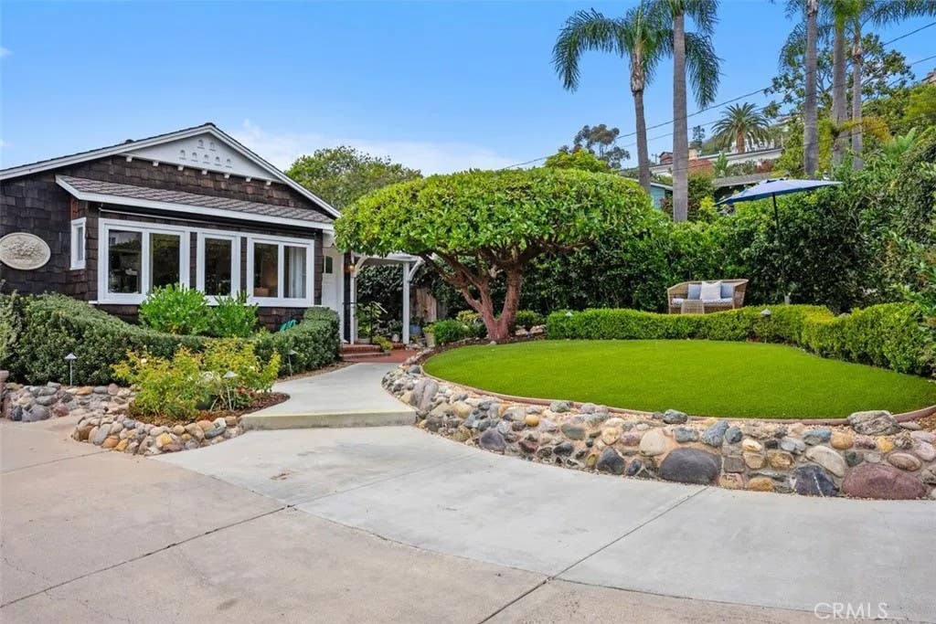 Photo of 340 Moss St, Laguna Beach, CA 92651 (MLS # LG26158371)