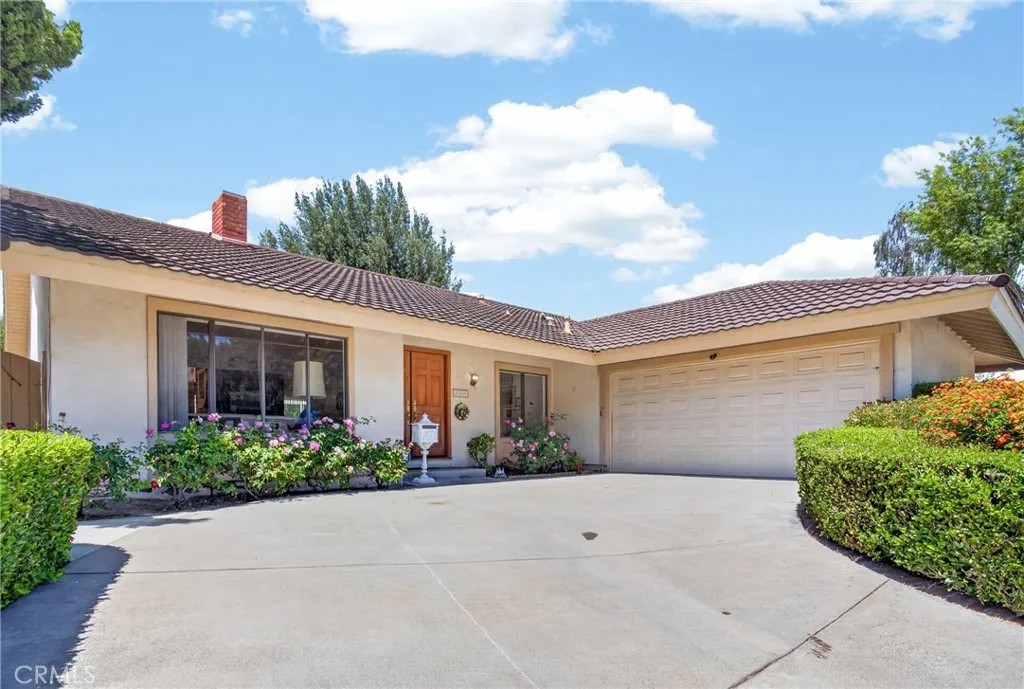 23439 Avenida Rotella