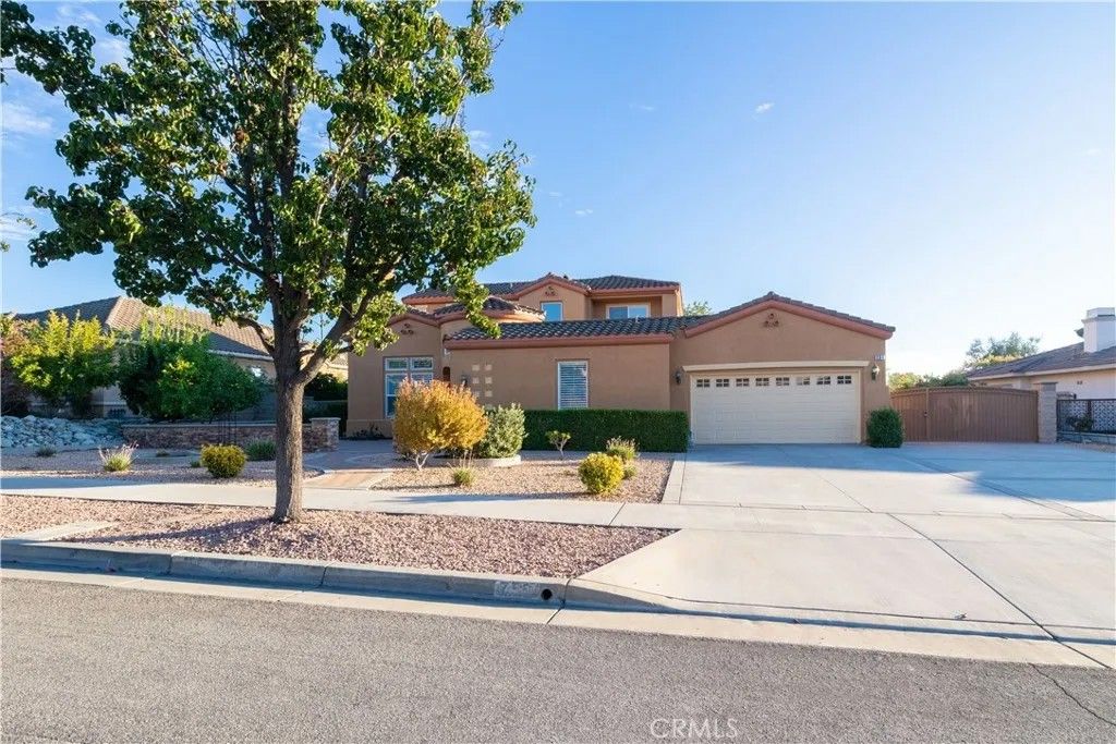 Photo of 750 Charleston Drive, Claremont, CA 91711 (MLS # CV25251024)